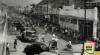 Foto suasana lalu lintas di daerah Pasar Baru yang ramai. Bahkan pusat perbelanjaan tertua yang didirikan pada tahun 1820 ini,  hingga kini termasuk salah satu pusat bisnis di Jakarta. 27 Maret 1949.Sumber : ANRI. RVD Batavia 1947-1949 No.4203